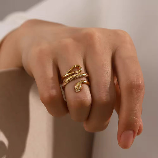 18 Karat vergoldeter Ring mit Schlangendesign