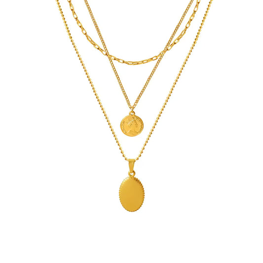 Queen's Oval Pendant Necklace