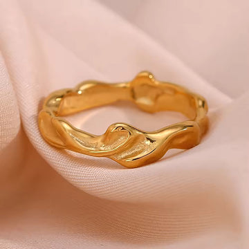 Minimalist Irregular Wave Shape Ring