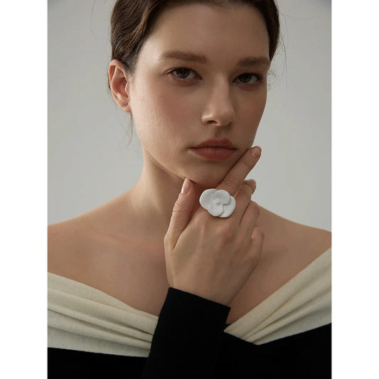 Exquisiter, weißer Blumen-Mode-Chic-Ring mit verstellbarem Ring