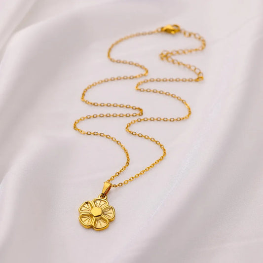 Vintage Flower Pendant Necklace