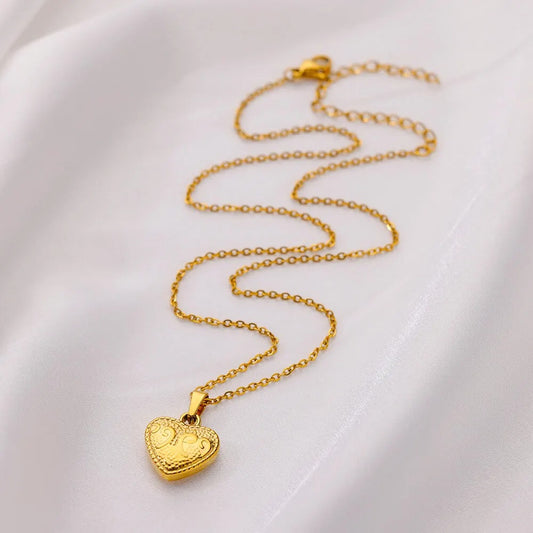 Collier pendentif coeur minimaliste