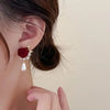 Nouvelle boucle d'oreille en velours rouge vin avec perle rose