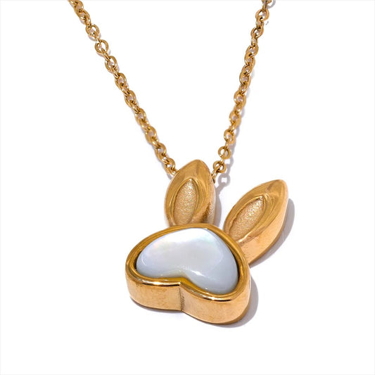 Collier avec pendentif en coquillage naturel et lapin