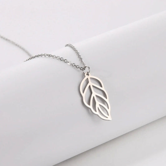 Skyrim Hollow Big Leaf Pendant Necklace