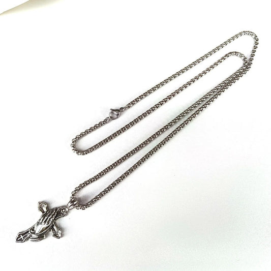 Collier avec pendentif "Les mains qui prient"