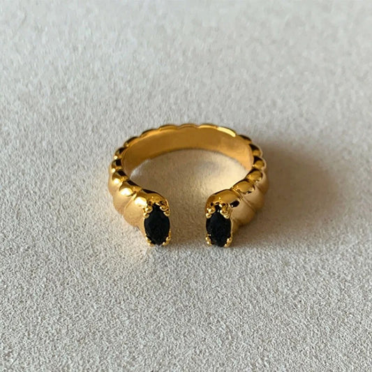 Bague de mariage tendance et élégante avec zircons scintillants