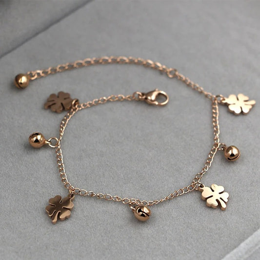 Bracelet de cheville avec fleurs et clochettes